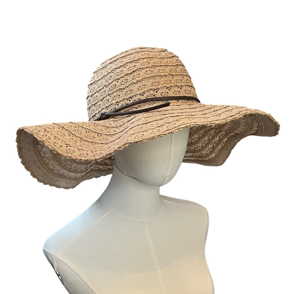 NWT Packable woven wide brim sun hat with wired brim faux leather band tan brown